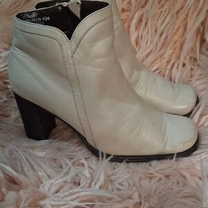 White Mountain Cream Heeled Boots